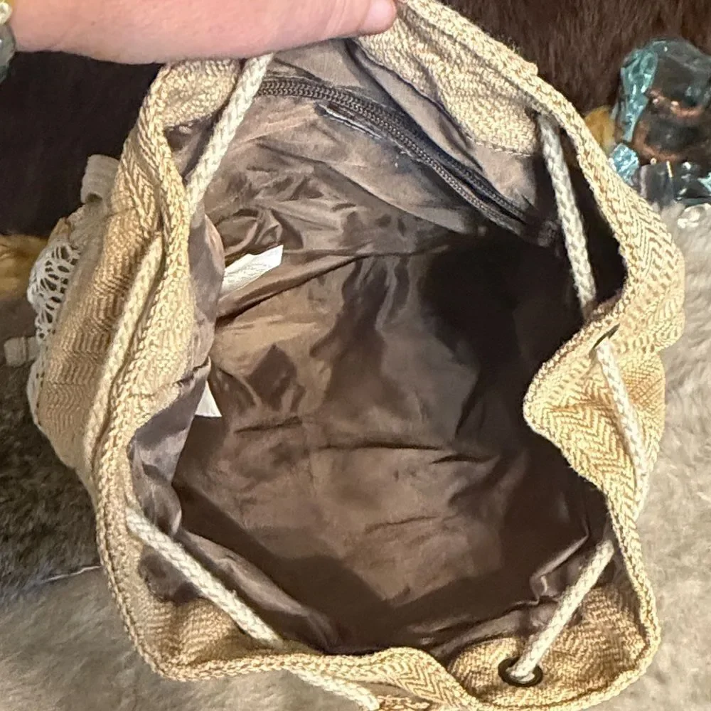 Dakine Beige Drawstring Backpack with Zipper Accents (6000)